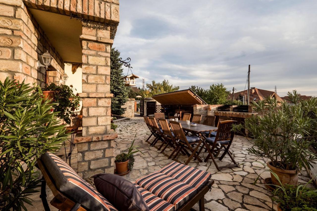 Private With Indoor Pool Будапешт