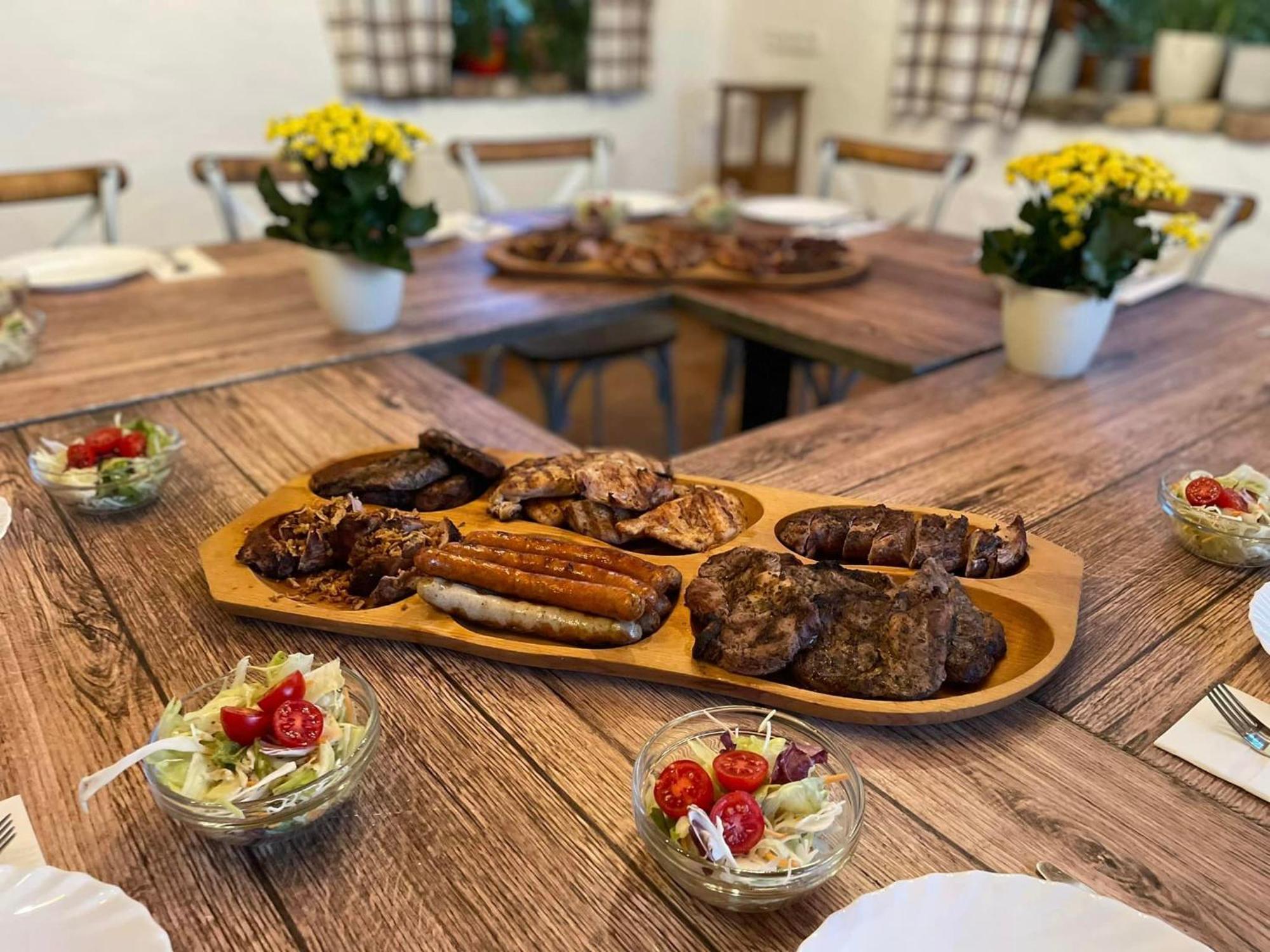 Private With Indoor Pool Вилла Будапешт
