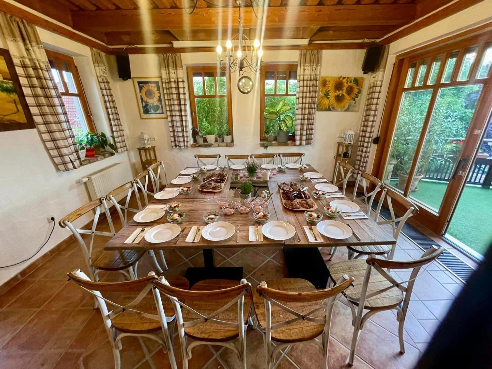 Private With Indoor Pool Вилла Будапешт